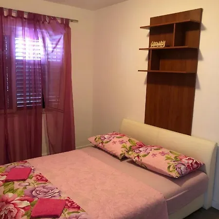 Luka Apartment *